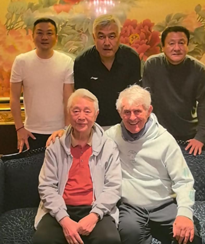 PG电子登录入口-世界杯一代北京相聚，米卢，金志扬满头白发，唯独他杨璞和不显老
